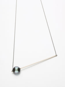 Abacus Pearl Necklace, White gold with dark Tahitian pearl 10mm
