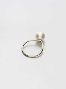Fine Pearl Ring, White gold with white Akoya pearl 9mm
