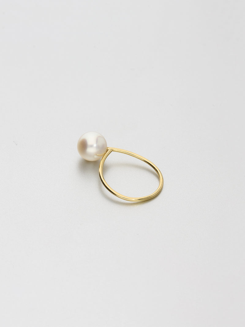 Fine Pearl Ring, Yellow gold with white Akoya pearl 8.5mm